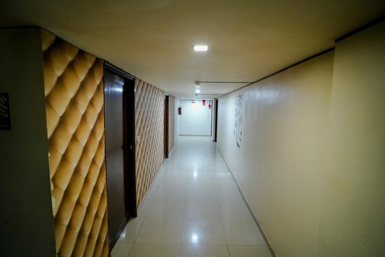 Hotel Seven Ахмедабад Екстериор снимка