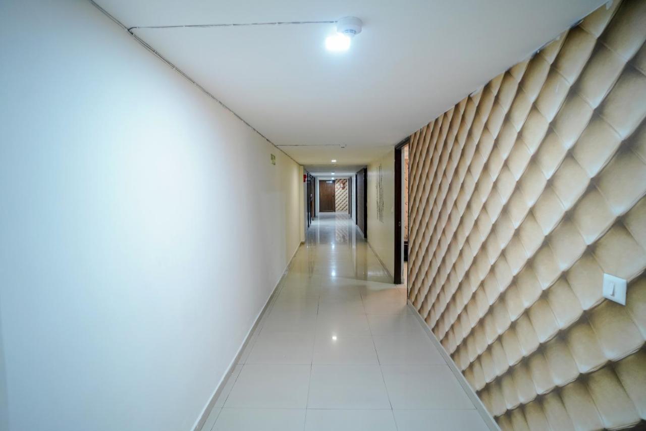 Hotel Seven Ахмедабад Екстериор снимка